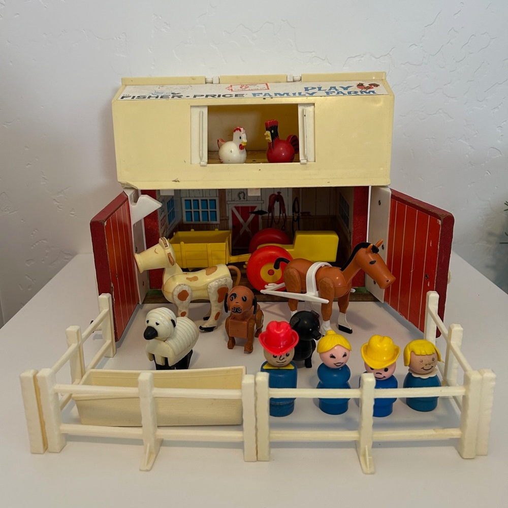 Vintage Fisher-Price Little People Barn #915